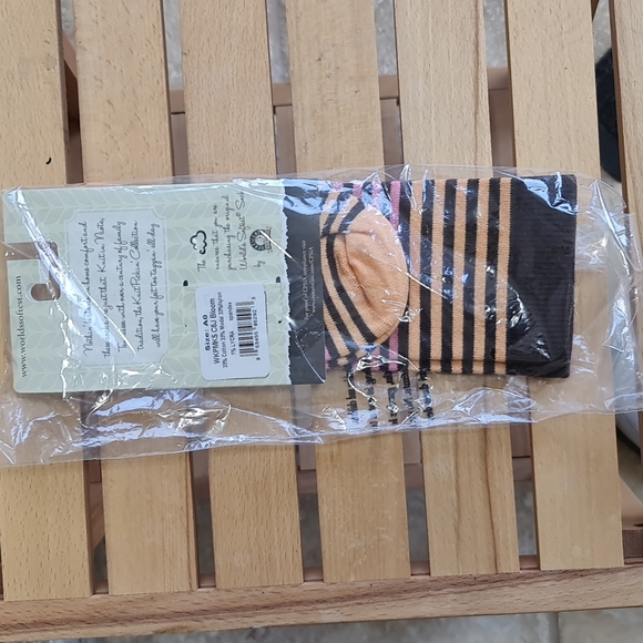 🛍3/$30🛍 🎁 World's Softest Knit Pickin Stripe Crew Socks - Picture 3 of 3